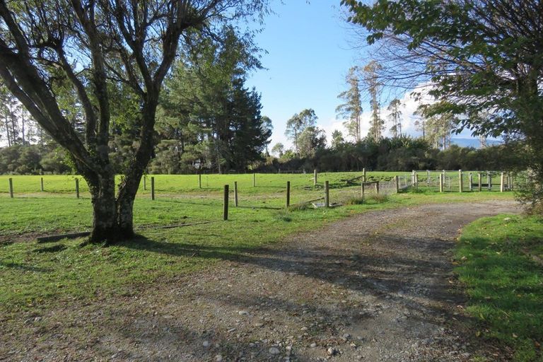 Photo of property in 393 Fairdown Road, Westport, 7891