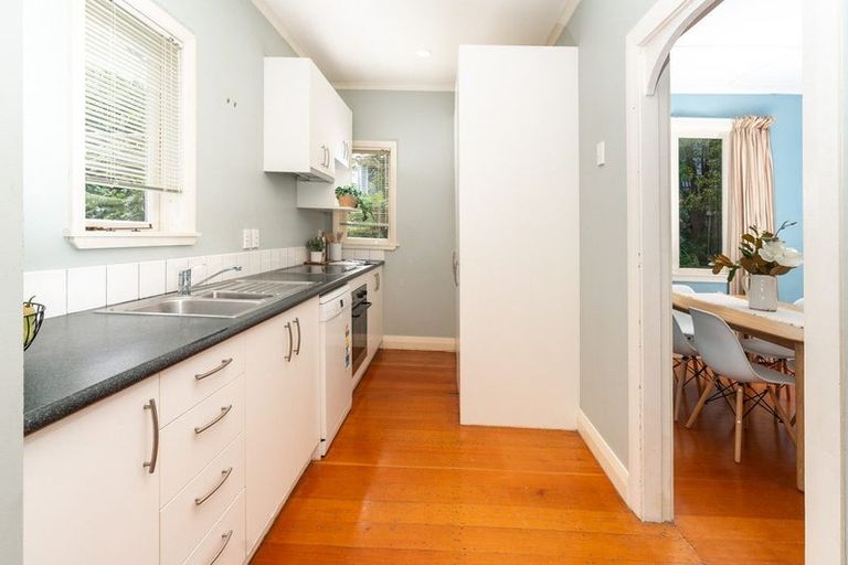 Photo of property in 25 Omar Street, Khandallah, Wellington, 6035