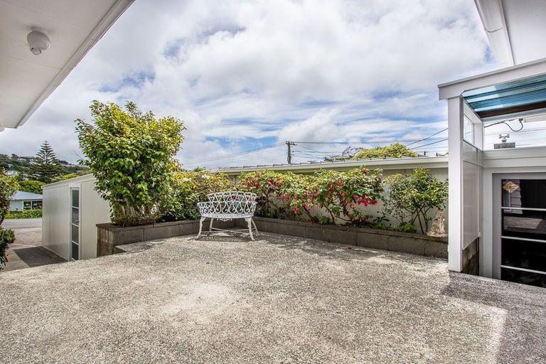 Photo of property in 14 Robert Street, Newlands, Wellington, 6037
