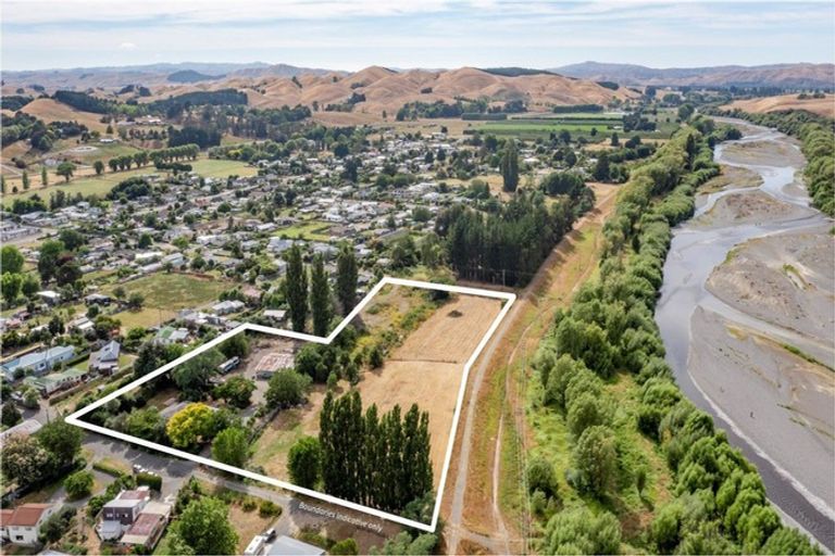 Photo of property in 52 Mcgreevy Street, Waipawa, 4210