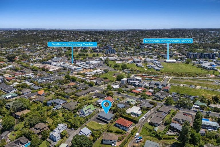 Photo of property in 1/63 College Road, Northcote, Auckland, 0627