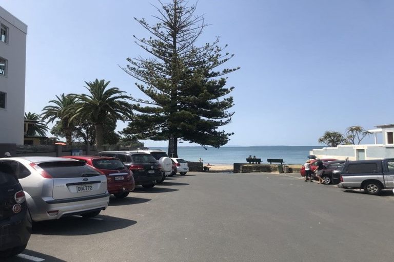 Photo of property in Seaview Apartments, 8/64 Milford Road, Milford, Auckland, 0620