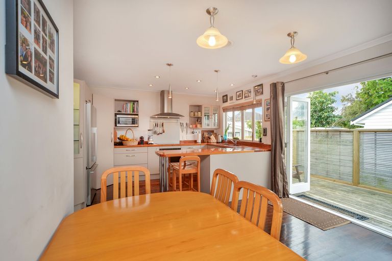 Photo of property in 30a Enderby Drive, Te Atatu Peninsula, Auckland, 0610