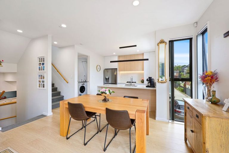 Photo of property in 9e Glenfern Road, Mellons Bay, Auckland, 2014