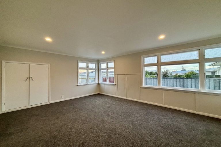 Photo of property in 51 Weraroa Road, Levin, 5510
