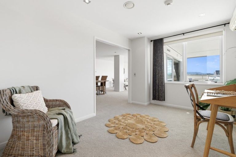 Photo of property in 72 Devonport Road, Tauranga, 3110