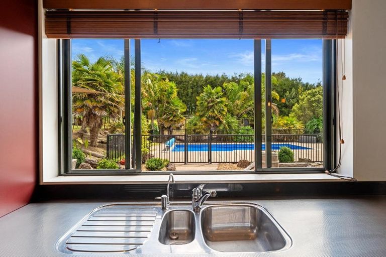Photo of property in 30 Foster Road, Kumeu, 0891