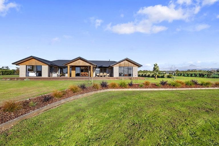 Photo of property in 132 Henwood Road, Paraite, New Plymouth, 4372