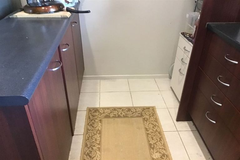 Photo of property in 2/85 Portage Road, New Lynn, Auckland, 0600