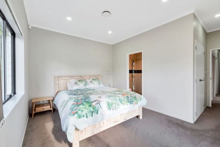 Photo of property in 3a Edwards Avenue, Henderson, Auckland, 0610