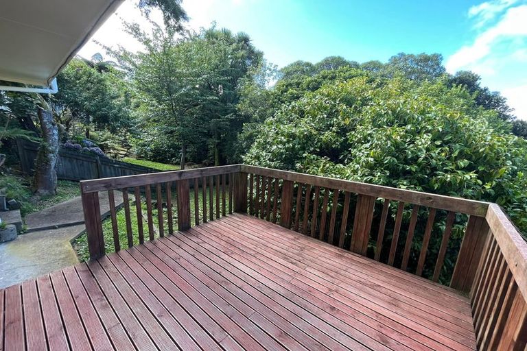 Photo of property in 3 Blandford Way, Newlands, Wellington, 6037