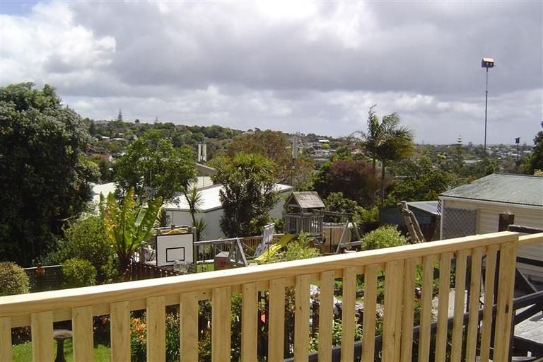 Photo of property in 5 Acacia Road, Torbay, Auckland, 0632