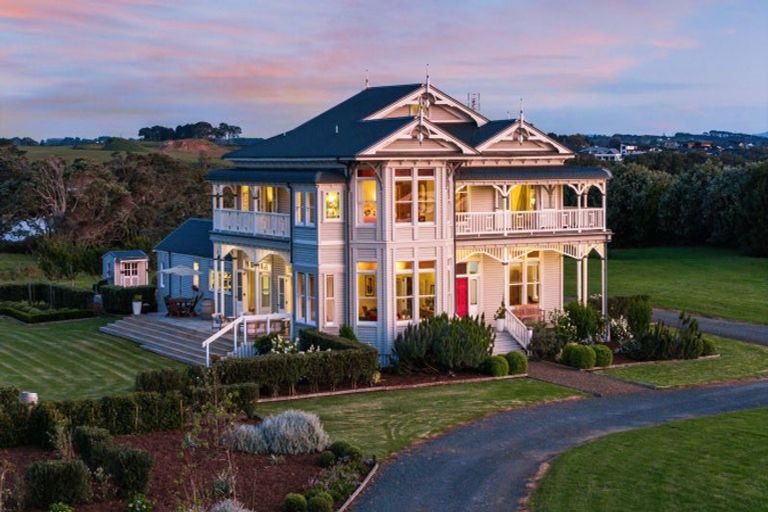 Photo of property in 111 Wharf Road, Clarks Beach, Pukekohe, 2679