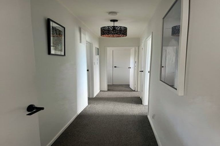 Photo of property in 1 Pleasant Road, Glen Eden, Auckland, 0602