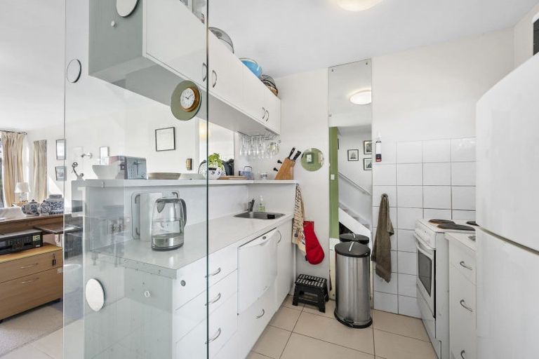 Photo of property in 19/4f Claremont Grove, Mount Victoria, Wellington, 6011
