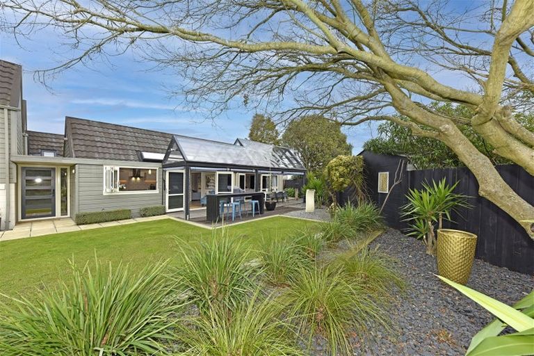 Photo of property in 18 Lombard Place, Avonhead, Christchurch, 8042