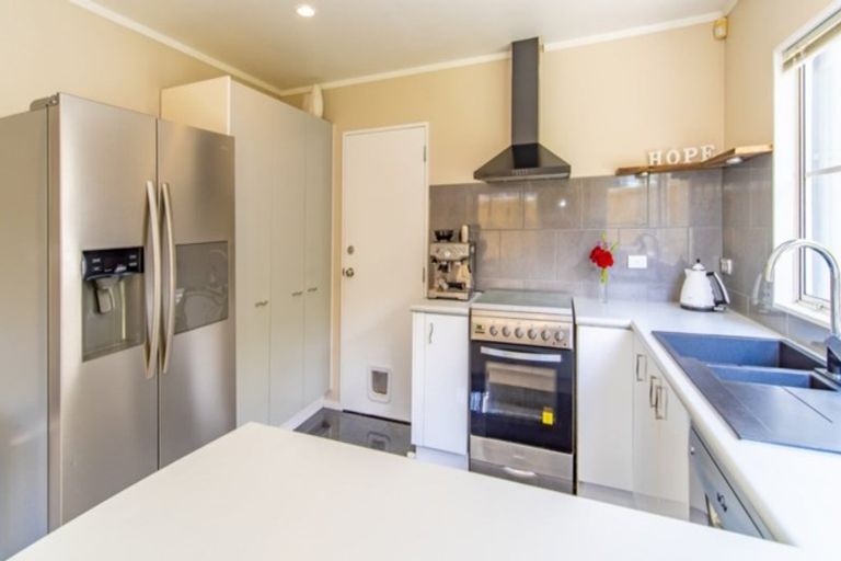 Photo of property in 6 Waikaremoana Place, Pakuranga Heights, Auckland, 2010