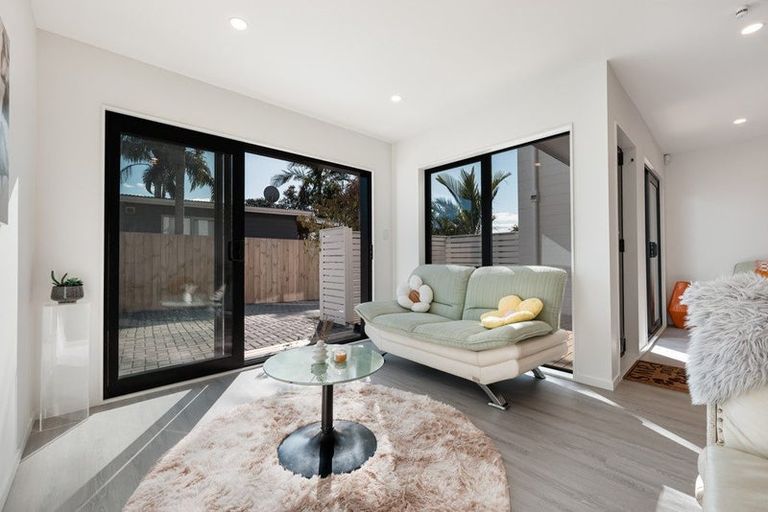 Photo of property in 15c Renata Crescent, Te Atatu Peninsula, Auckland, 0610
