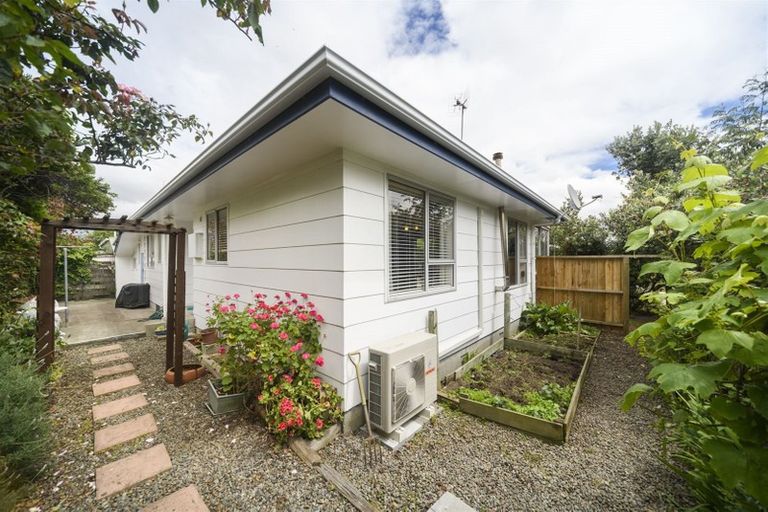 Photo of property in 5 Hillcrest Drive, Kelvin Grove, Palmerston North, 4414
