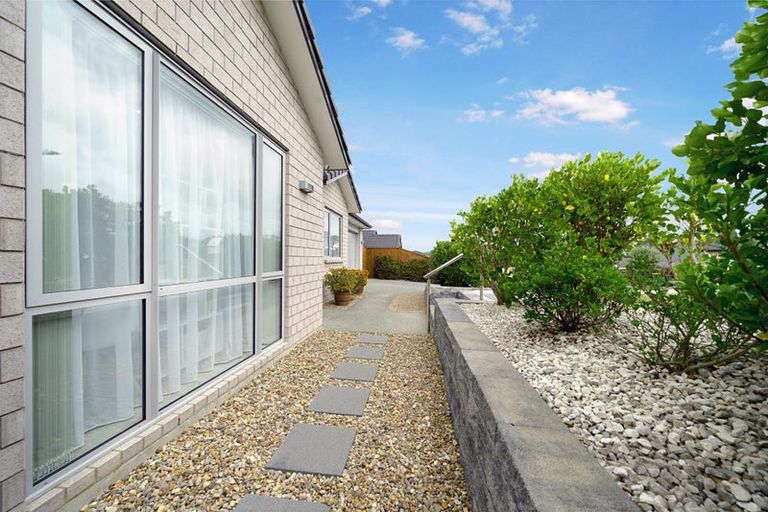 Photo of property in 16 Tararua Street, Massey, Auckland, 0614