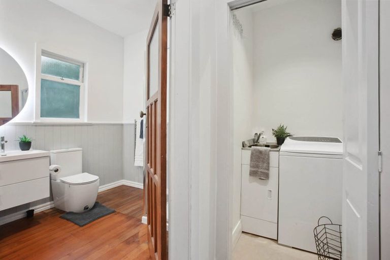 Photo of property in 48 Sunnynook Road, Sunnynook, Auckland, 0620