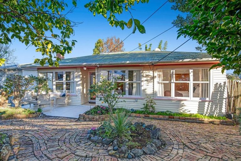 Photo of property in 19 View Road, Glenfield, Auckland, 0627