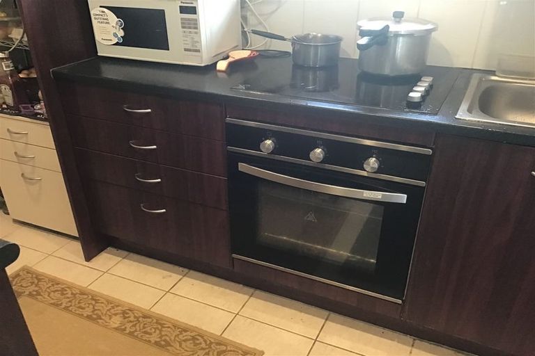 Photo of property in 2/85 Portage Road, New Lynn, Auckland, 0600