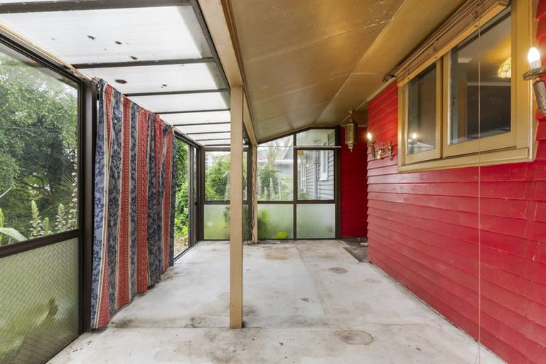 Photo of property in 9 Kamaka Road, Mangere Bridge, Auckland, 2022