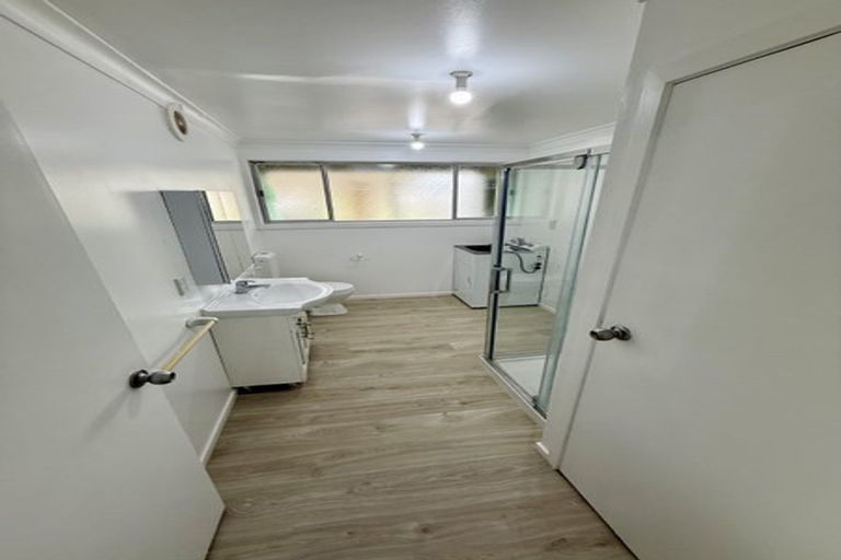 Photo of property in 11 Pokapu Street, Titirangi, Auckland, 0600