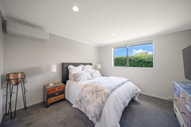 Photo of property in 17 Morewa Place, Takanini, 2112