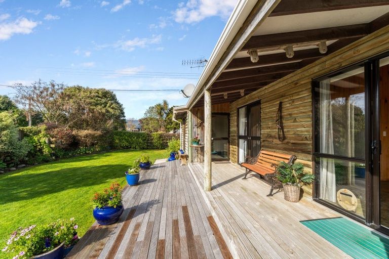Photo of property in 17 Te Rauparaha Street, Otaki, 5512