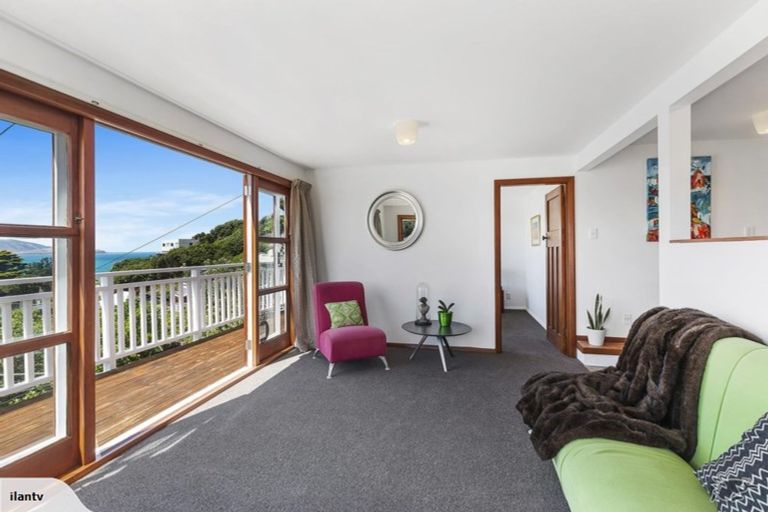 Photo of property in 49 Hungerford Road, Lyall Bay, Wellington, 6022