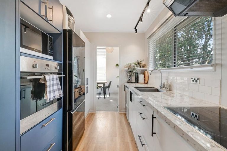 Photo of property in 12 Makiri Street, Helensville, 0800