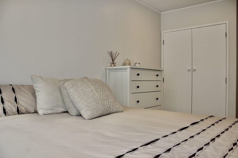 Photo of property in 70 Kaurilands Road, Titirangi, Auckland, 0604