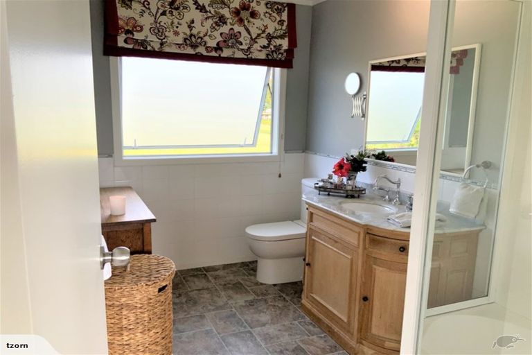 Photo of property in 22 Melandra Road, Stanmore Bay, Whangaparaoa, 0932