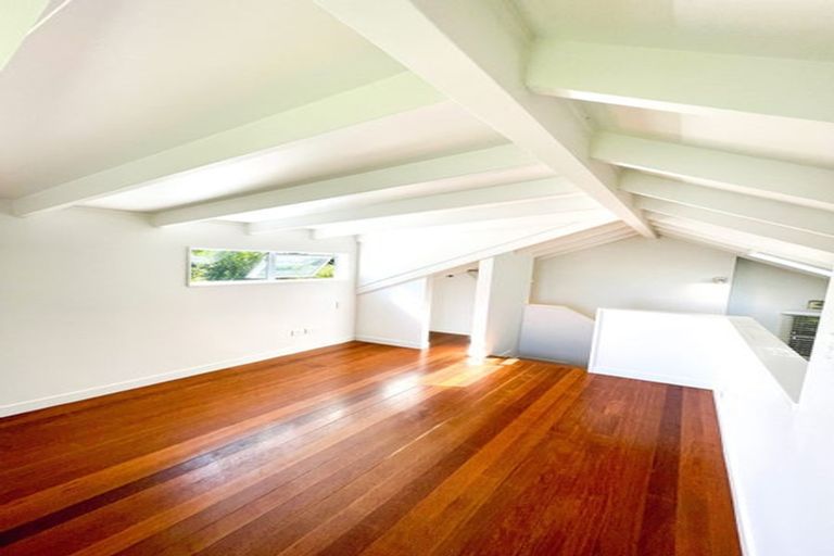Photo of property in 33 Telephone Road, Birkenhead, Auckland, 0626