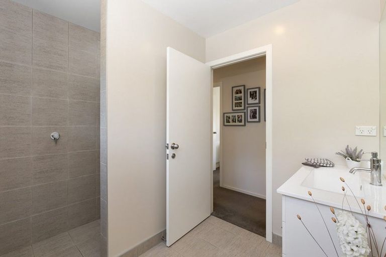 Photo of property in 5 Fendalton Place, Hatfields Beach, Orewa, 0931