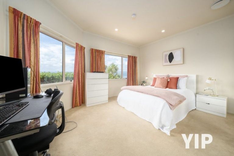 Photo of property in 45 Tamworth Crescent, Newlands, Wellington, 6037