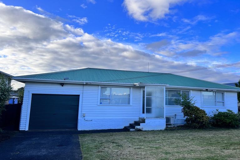 Photo of property in 93 Henderson Valley Road, Henderson, Auckland, 0612