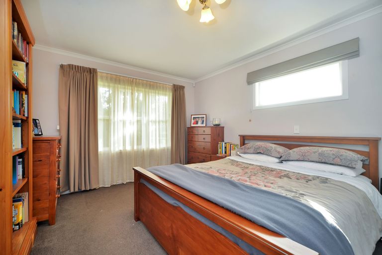 Photo of property in 30a Enderby Drive, Te Atatu Peninsula, Auckland, 0610