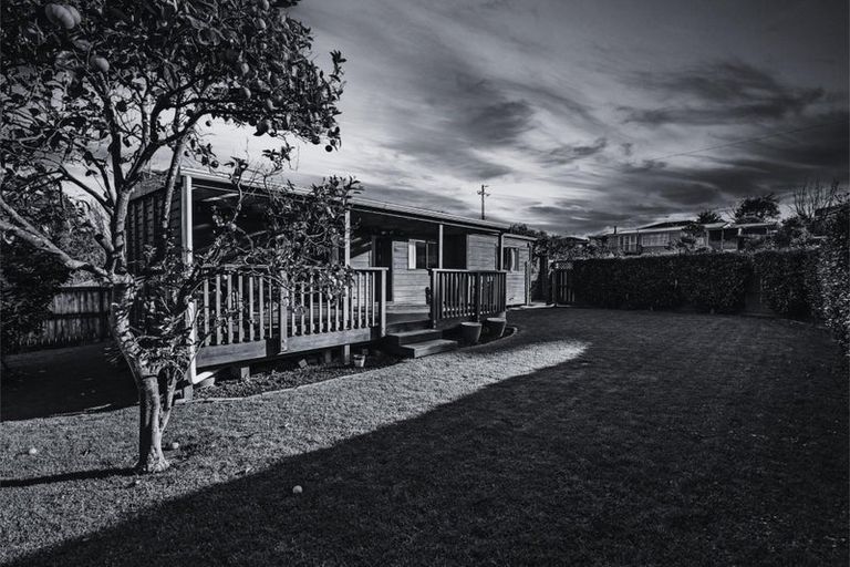 Photo of property in 29 Tirimoana Road, Te Atatu South, Auckland, 0602