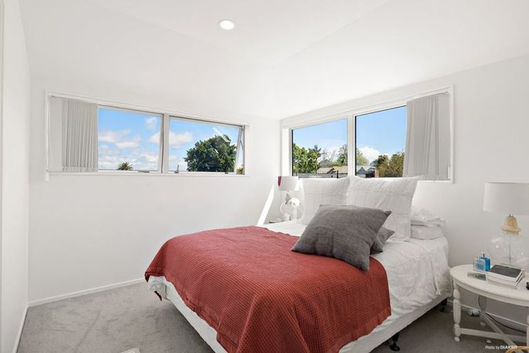 Photo of property in 21 Lewis Road, Pakuranga, Auckland, 2010