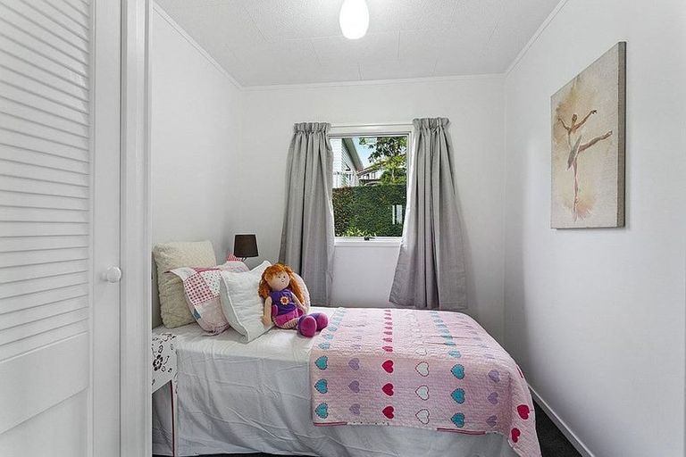 Photo of property in 2/105 Don Buck Road, Massey, Auckland, 0614