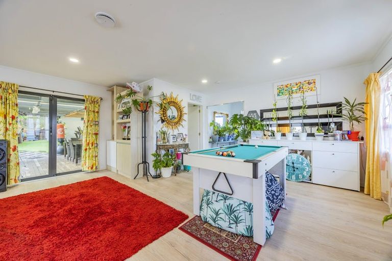 Photo of property in 21 Tyrico Close, Unsworth Heights, Auckland, 0632