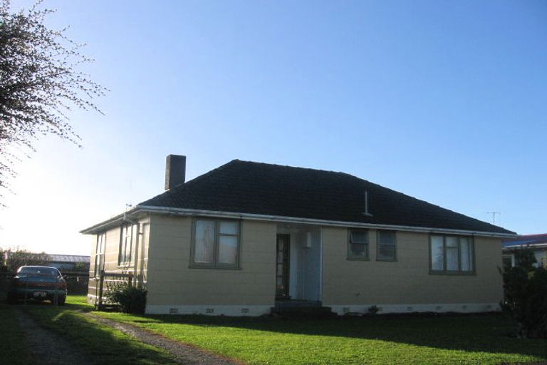 Photo of property in 34 Exeter Crescent, Takaro, Palmerston North, 4412