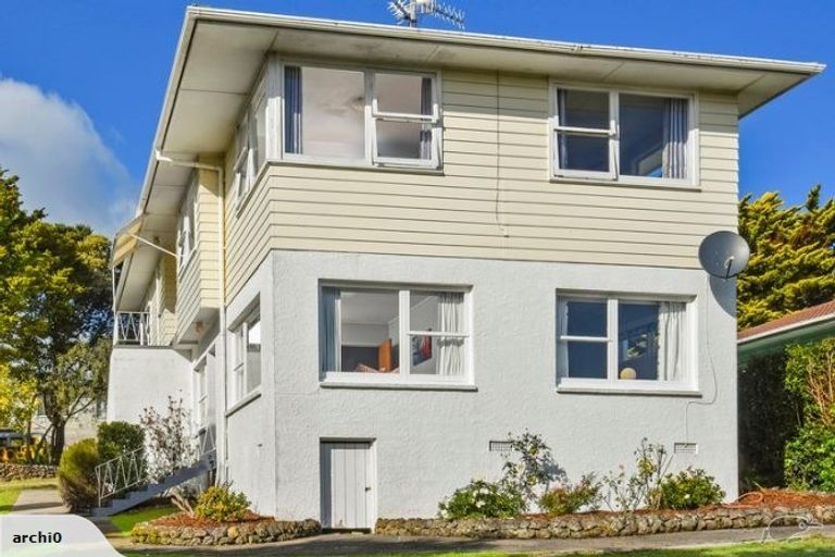 Photo of property in 5b Nea Place, Hillcrest, Auckland, 0627