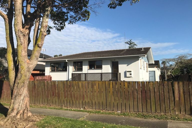 Photo of property in 1/4 Heathberry Close, Papatoetoe, Auckland, 2025