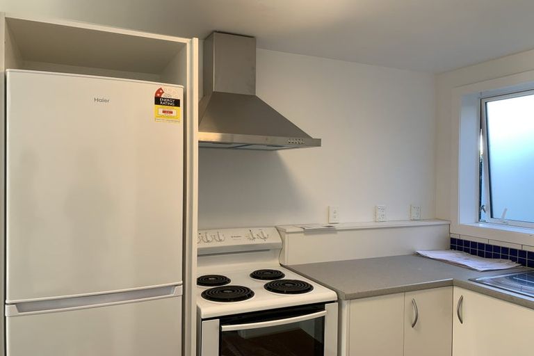 Photo of property in 21 Quigley Street, Newlands, Wellington, 6037