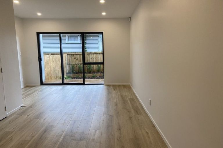 Photo of property in 27 Paetai Lane, Te Atatu Peninsula, 0610