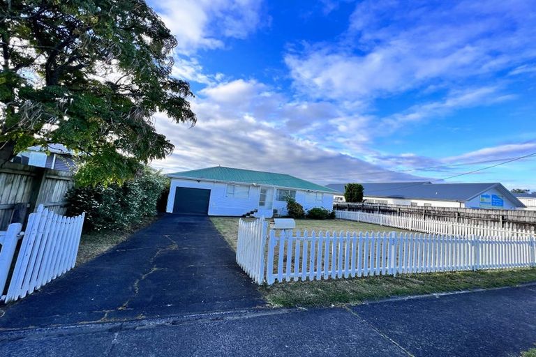 Photo of property in 93 Henderson Valley Road, Henderson, Auckland, 0612